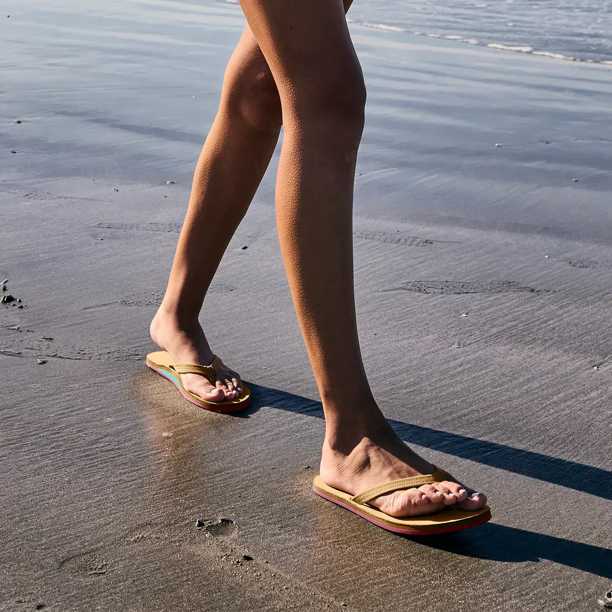 HARI MARI WOMEN'S FIELDS FLIP FLOPS - SAND/PINK