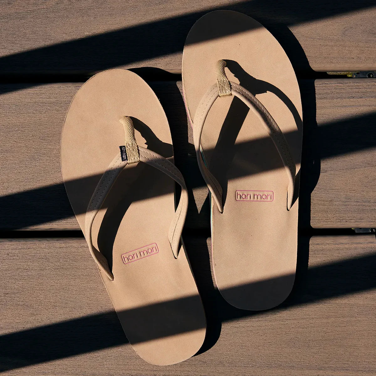 HARI MARI WOMEN'S FIELDS FLIP FLOPS - SAND/PINK